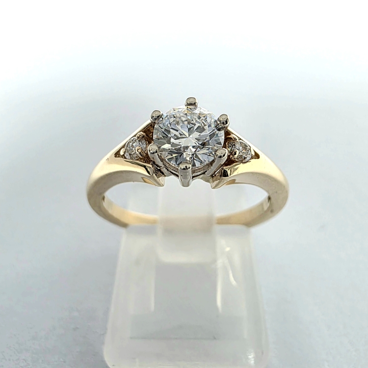 Złoty pierścionek z diamentami ok. 0,60 ct – złoto 585 – widok z przodu – ABGOLD Baczyński