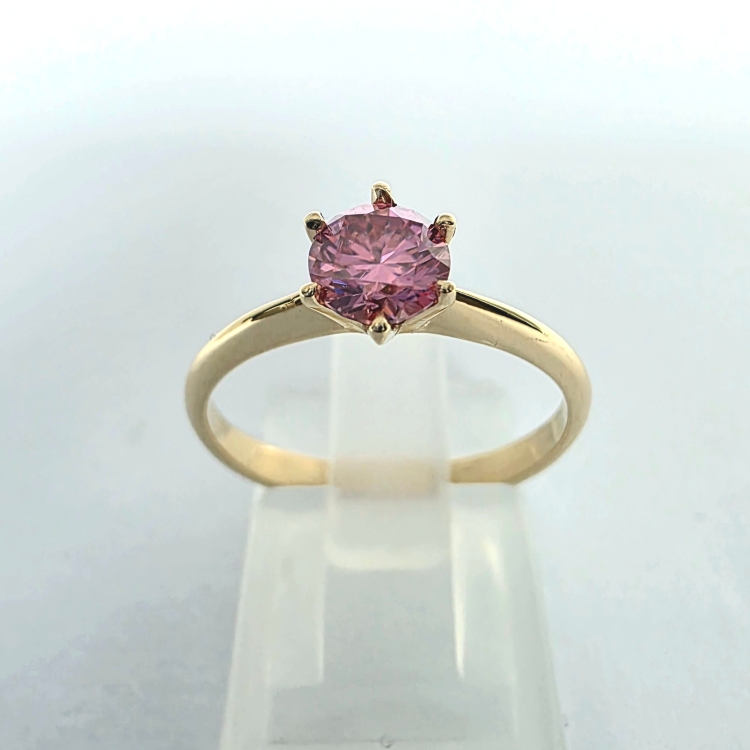 Pierścionek zaręczynowy z żółtego złota próba 585 z różowym moissanitem 0,50 ct – widok z przodu – ABGOLD Baczyński