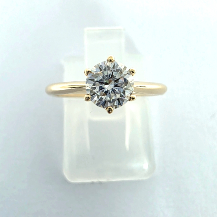 Złoty pierścionek z diamentem Lab Grown 0,34 ct – widok z góry – ABGOLD Baczyński