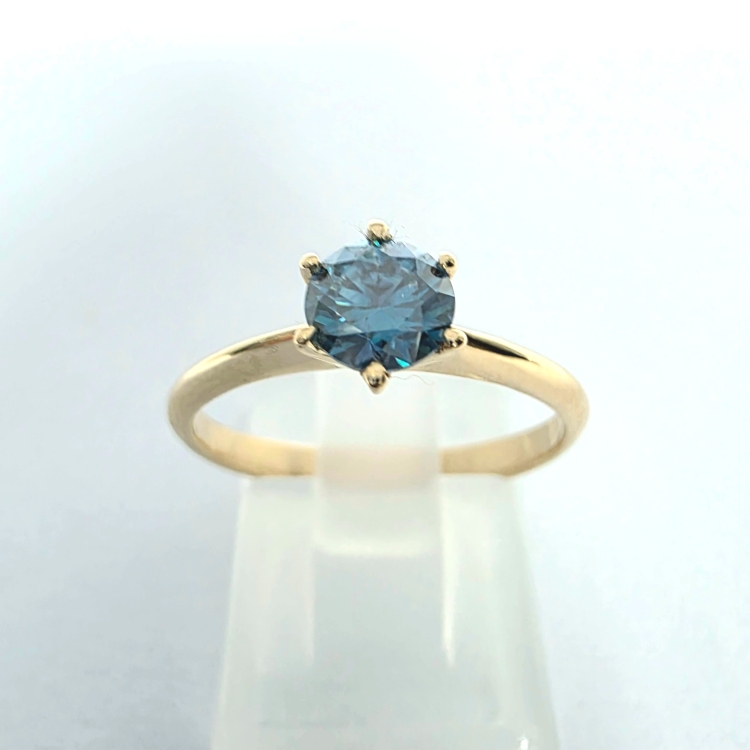 Pierścionek zaręczynowy z żółtego złota próba 585 z niebieskim moissanitem 0,50 ct – widok z przodu – ABGOLD Baczyński