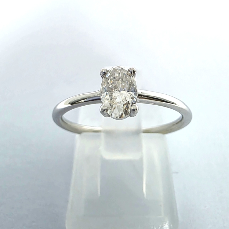 Pierścionek z białego złota próba 585 z moissanitem 0,50 ct VVS1 D – widok z góry – ABGOLD Baczyński