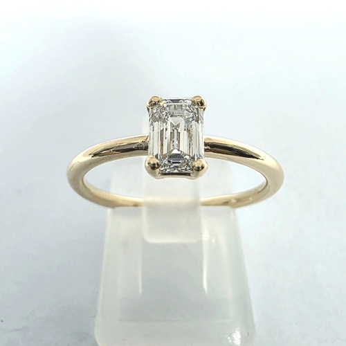 Pierścionek zaręczynowy z białego złota próba 585 z moissanitem Emerald 1,0 ct – widok z przodu – ABGOLD Baczyński