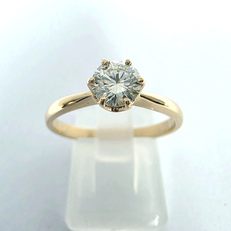 Złoty pierścionek próba 585 z brylantem ok. 0,50 ct – widok z przodu – ABGOLD Baczyński