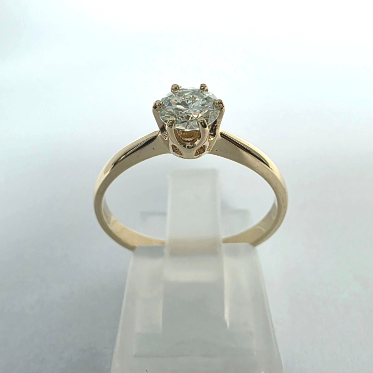 Złoty pierścionek próba 585 z brylantem ok. 0,50 ct – detal oprawy – ABGOLD Baczyński