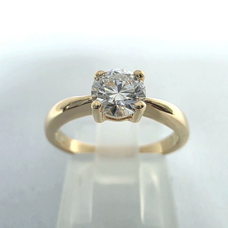 Złoty pierścionek zaręczynowy próba 585 z diamentem – widok z przodu – ABGOLD Baczyński