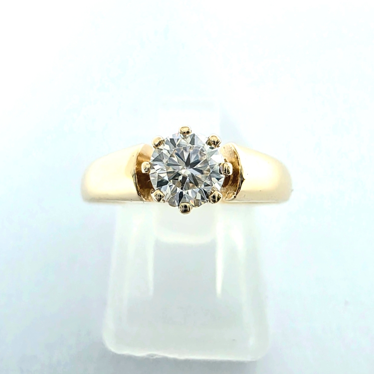 Pierścionek zaręczynowy próba 585 z diamentem ok. 0,50 ct – ujęcie boczne – ABGOLD Baczyński