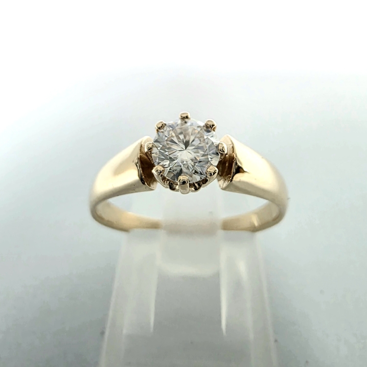 Złoty pierścionek zaręczynowy próba 585 z diamentem – widok z przodu – ABGOLD Baczyńsk