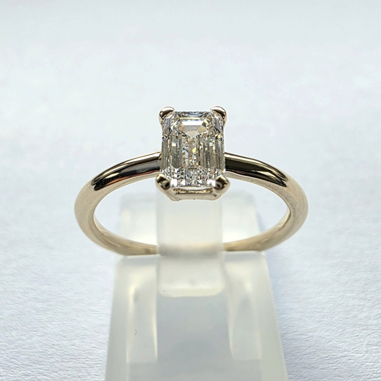 Pierścionek zaręczynowy próba 585 z diamentem laboratoryjnym ok. 0,70 ct – detal oprawy – ABGOLD Baczyński