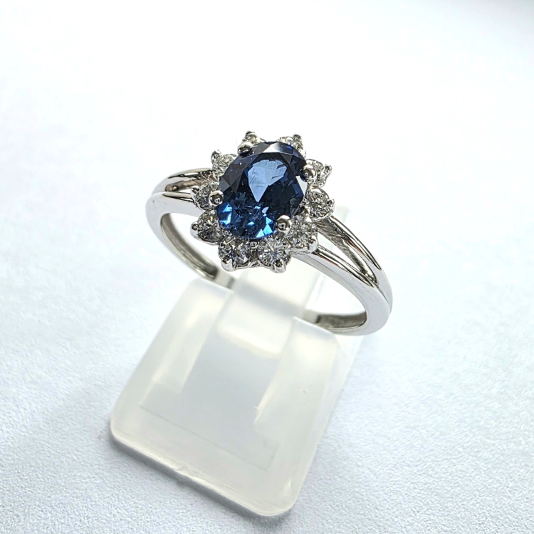 Pierścionek markiza z diamentami i szafirem – Widok pod kątem – ABGOLD Baczyński