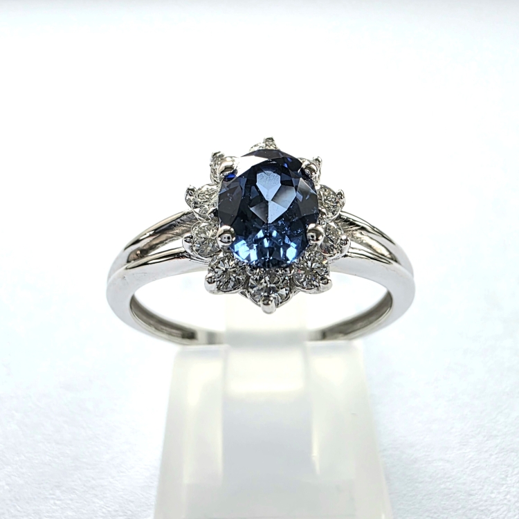 Pierścionek markiza z diamentami i szafirem – Widok frontalny – ABGOLD Baczyński