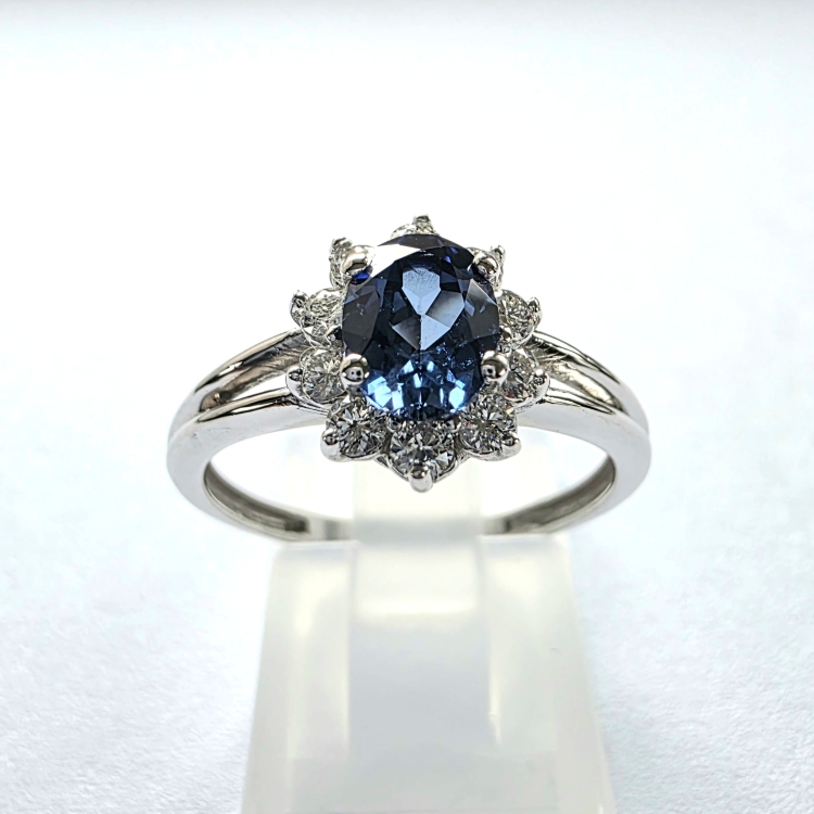 Pierścionek białe złoto markiza z diamentami i szafirem – Widok frontalny – ABGOLD Baczyński