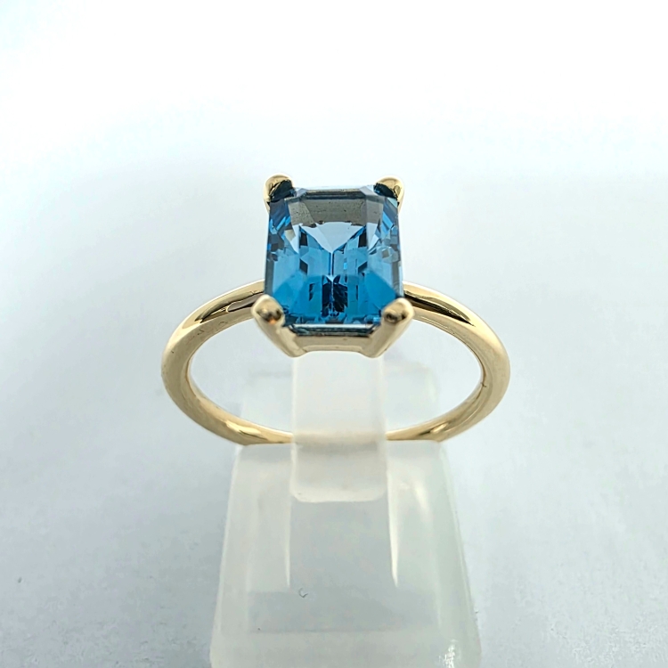 Złoty pierścionek próba 585 z topazem Swiss – widok z przodu – ABGOLD Baczyński