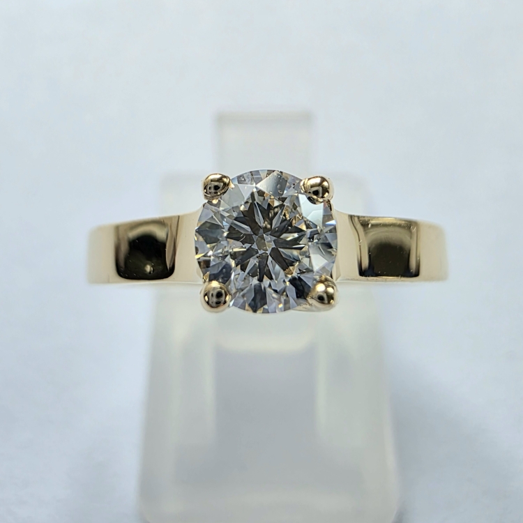 Pierścionek zaręczynowy złoto 585 z diamentem – widok z góry – ABGOLD Baczyński