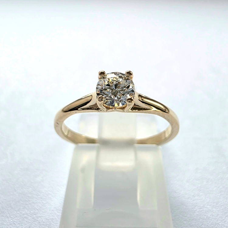 Pierścionek zaręczynowy z żółtego złota próba 585 z moissanitem 0,25 ct – widok z tyłu – ABGOLD Baczyński