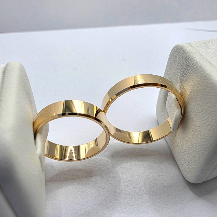 Obrączki ślubne złote 585 fasetowane 5.00 mm – widok frontalny (para) – ABGOLD Baczyński