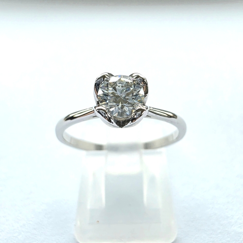 Pierścionek zaręczynowy białe złoto 585 z diamentem – widok z przodu – ABGOLD Baczyński