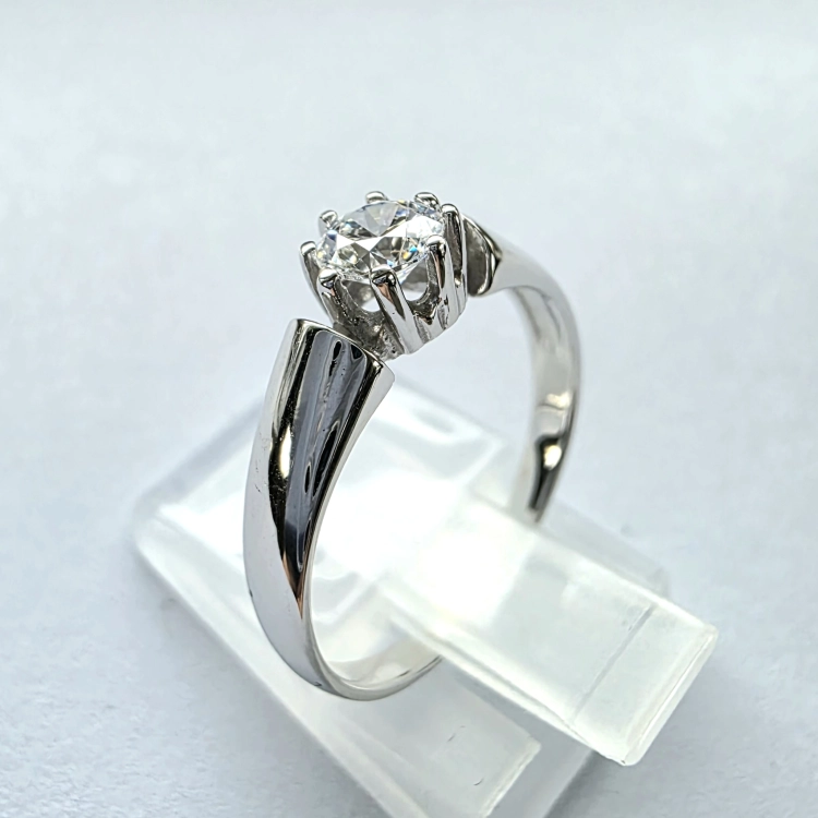 Pierścionek zaręczynowy z białego złota próba 585 z moissanitem 0,50 ct – profil pierścionka – ABGOLD Baczyński