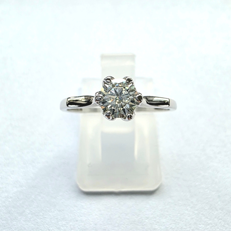 Pierścionek zaręczynowy z białego złota próba 585 z moissanitem 0,50 ct – widok z góry – ABGOLD Baczyński