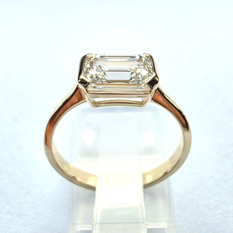 Złoty pierścionek Lab Grown Emerald 1.0ct – widok z góry – ABGOLD Baczyński