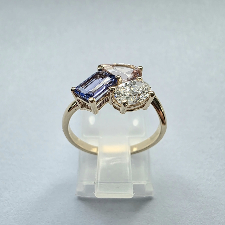 Złoty pierścionek Tanzanit Morganit Diament – detal oprawy – ABGOLD Baczyński