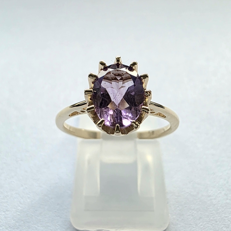 Złoty pierścionek Vintage z Ametystem 1,50 ct – widok pod innym kątem – ABGOLD Baczyński