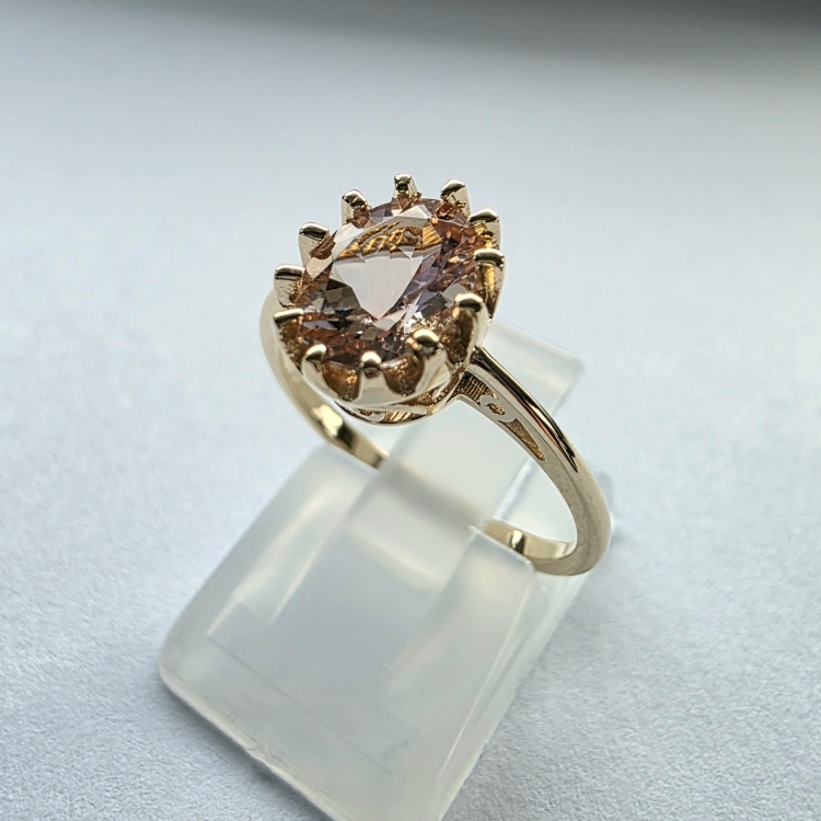 Retro Złoty pierścionek art deco Morganit 1,50 ct – ujęcie pod kątem – ABGOLD Baczyński