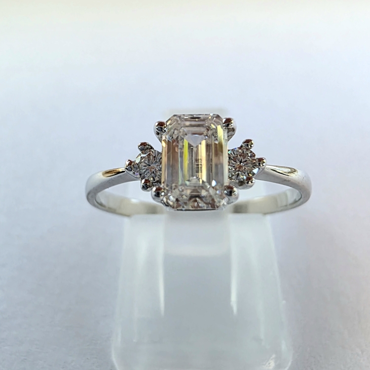 Złoty pierścionek próba 585 z diamentem emerald ok. 0,76 ct – profil pierścionka – ABGOLD Baczyński