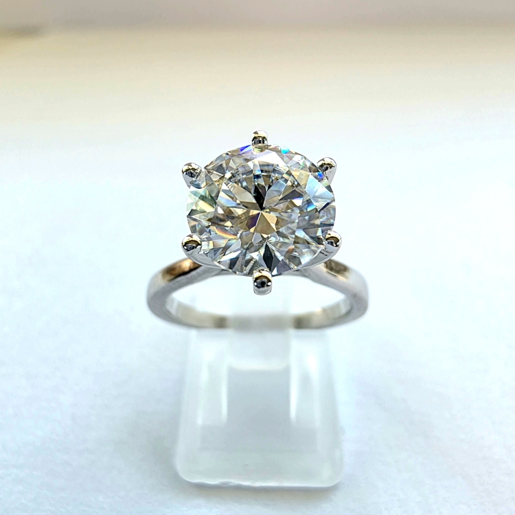 Pierścionek z żółtego złota próba 585 z moissanitem 3,0 ct VVS D – widok z góry – ABGOLD Baczyński