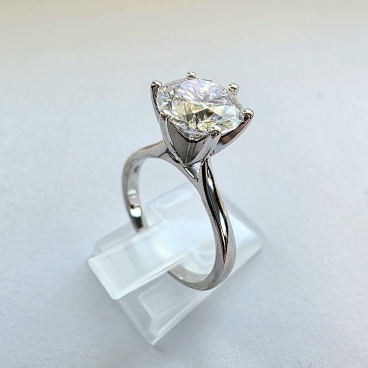 Pierścionek białe złoto 585 z brylantem Lab 3,00 ct – ujęcie pod kątem – ABGOLD Baczyński