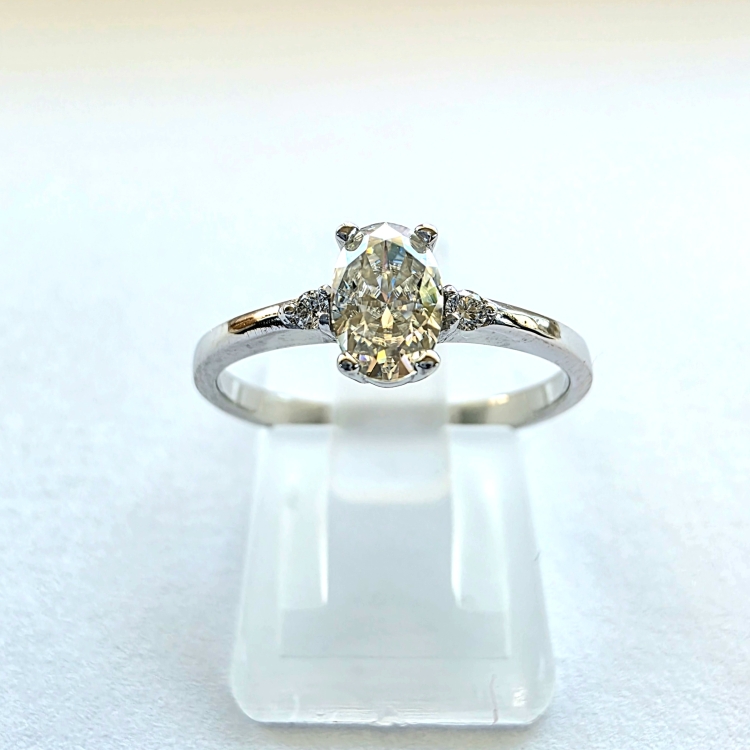 Pierścionek z diamentami ok. 0,45 ct – białe złoto 585 – widok z przodu – ABGOLD Baczyński