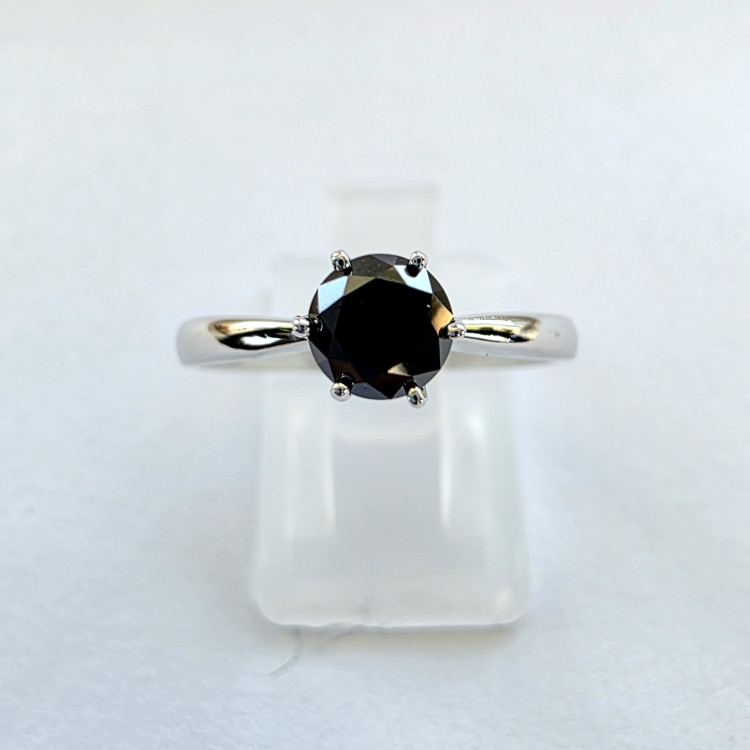 Pierścionek z białego złota próba 585 z czarnym diamentem – widok z góry – ABGOLD Baczyński