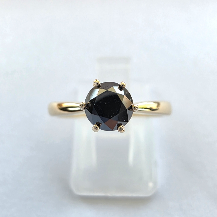 Złoty pierścionek z czarnym diamentem 585 – widok z góry – ABGOLD Baczyński