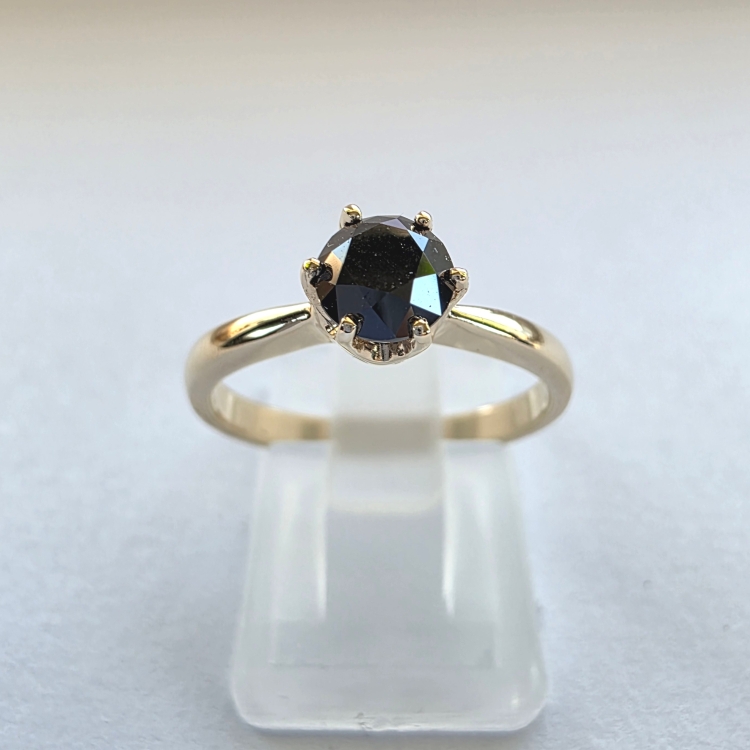 Pierścionek z czarnym diamentem próba 585 – widok z przodu – ABGOLD Baczyński