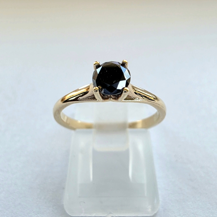 Pierścionek zaręczynowy z czarnym diamentem – widok z przodu – ABGOLD Baczyński