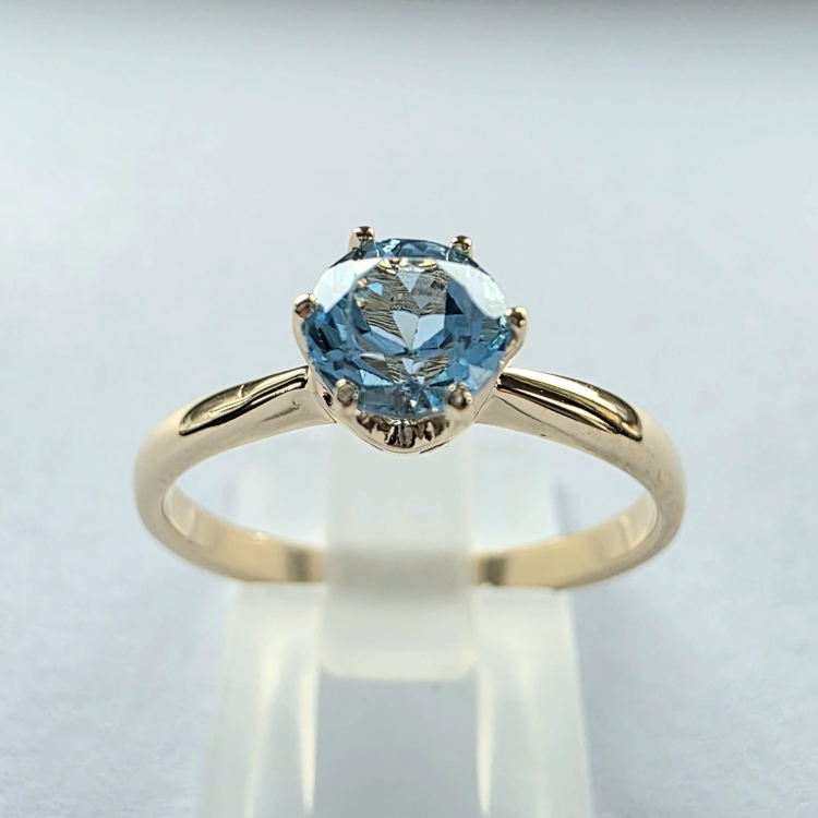 Pierścionek zaręczynowy z topazem próba 585 – widok z przodu – ABGOLD Baczyński