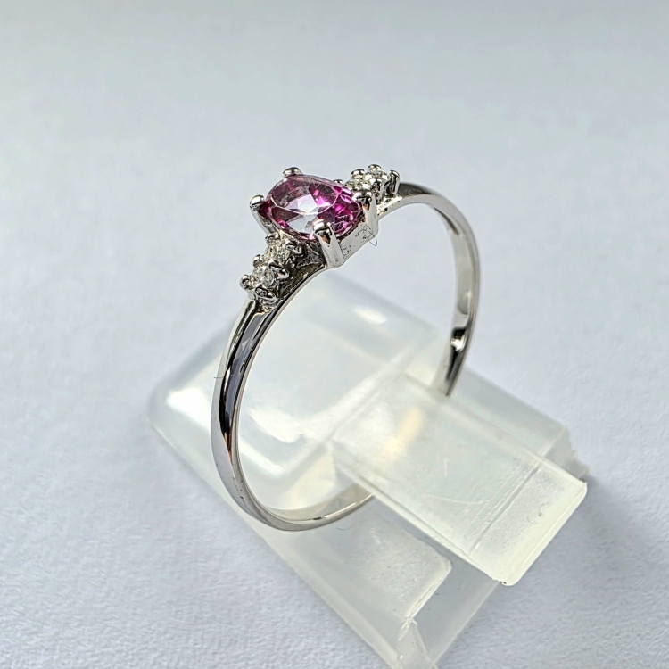 Pierścionek zaręczynowy z diamentami i różowym topazem – detal oprawy – ABGOLD Baczyński