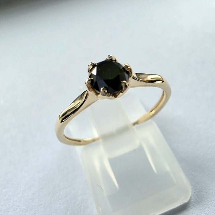 Pierścionek zaręczynowy z czarnym diamentem – widok z góry – ABGOLD Baczyński