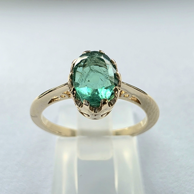 Pierścionek vintage ze szmaragdem Zambia owalnym – widok z przodu – ABGOLD Baczyński
