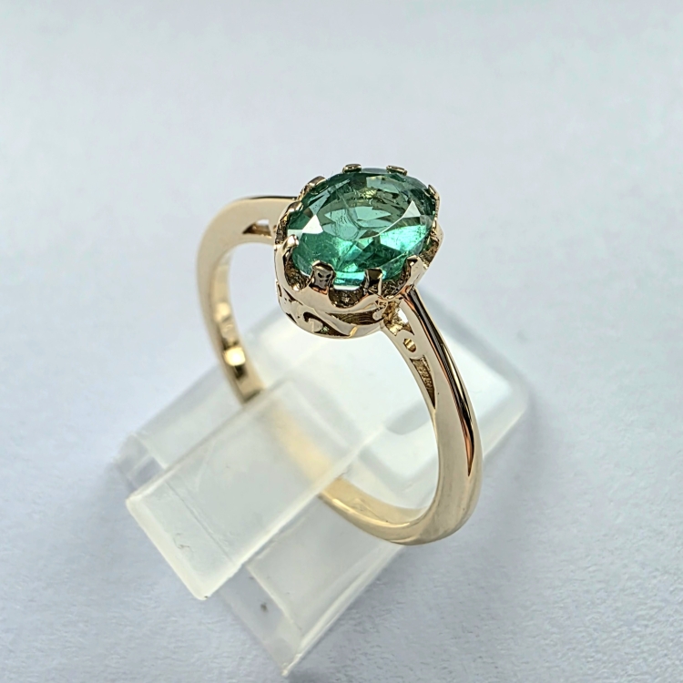 Pierścionek vintage ze szmaragdem Zambia owalnym – ujęcie boczne – ABGOLD Baczyński