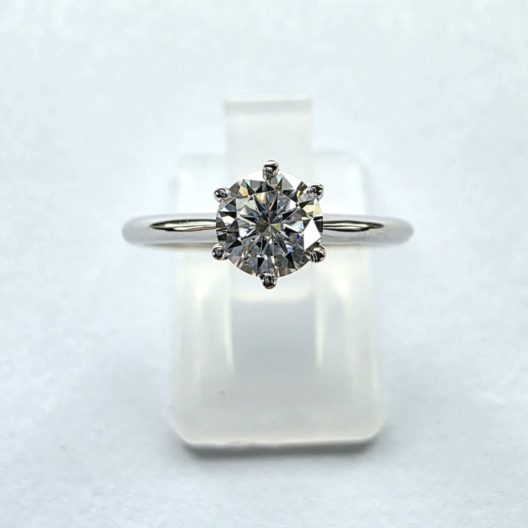 Pierścionek zaręczynowy z naturalnym diamentem białe złoto 585 – widok z góry – ABGOLD Baczyński