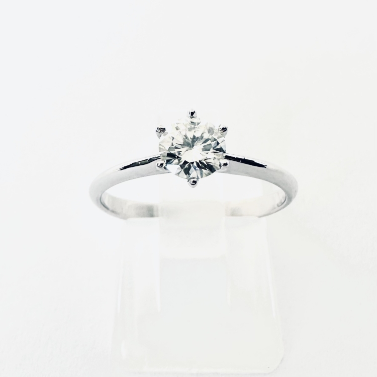 Pierścionek zaręczynowy z naturalnym diamentem białe złoto 585 – detal oprawy – ABGOLD Baczyński