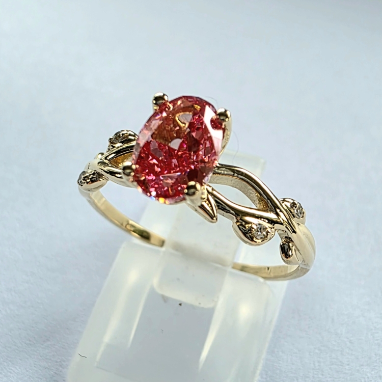 Złoty pierścionek z diamentem fancy vivid pink – profil pierścionka – ABGOLD Baczyński