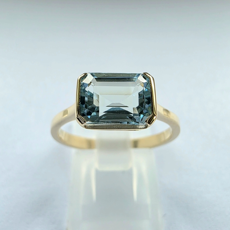 Złoty pierścionek 585 z akwamarynem 1,20 ct – widok frontalny – ABGOLD Baczyński