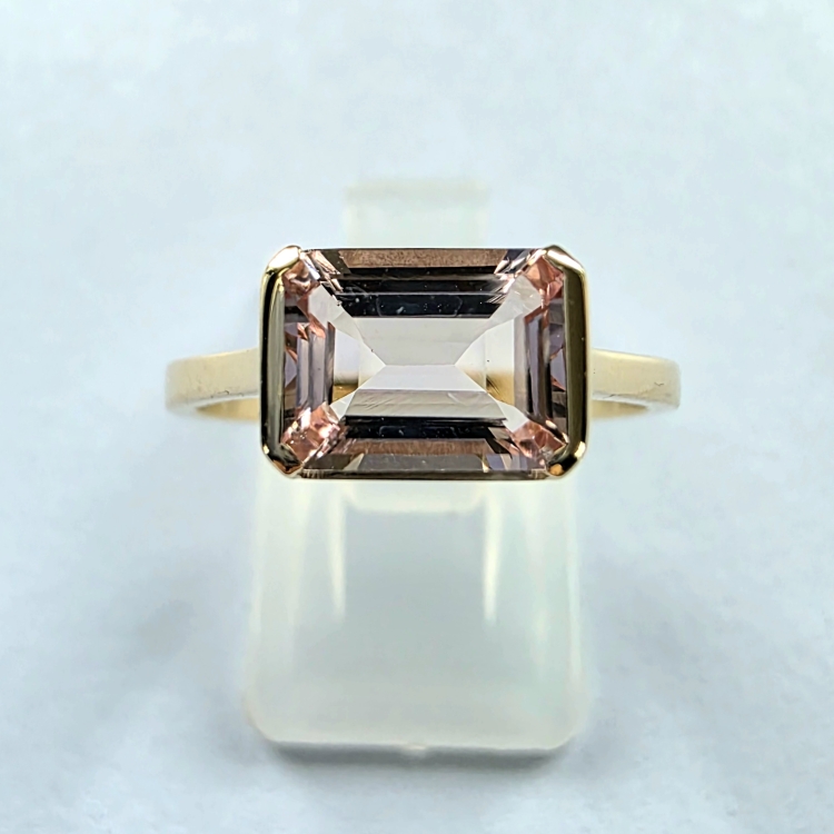 Złoty pierścionek 585 z morganitem 1,20 ct – widok frontalny – ABGOLD Baczyński