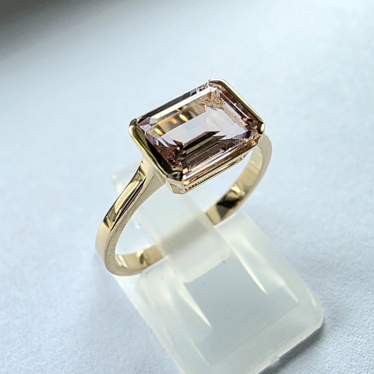 Złoty pierścionek 585 z morganitem 1,20 ct – profil pierścionka – ABGOLD Baczyński