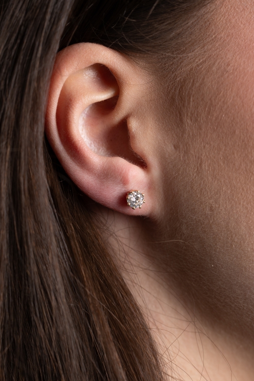 Złote kolczyki z diamentami – detale wykonania – ABGOLD Baczyński