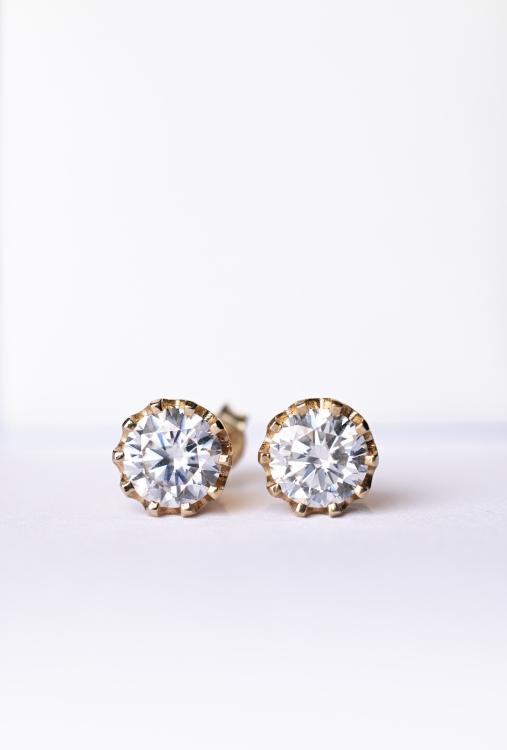Złote kolczyki z moissanitem 1,00 ct – widok frontalny (para) – ABGOLD Baczyński