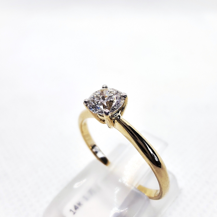 Pierścionek z naturalnym diamentem 0,50 ct – ujęcie boczne (inne) – ABGOLD Baczyński