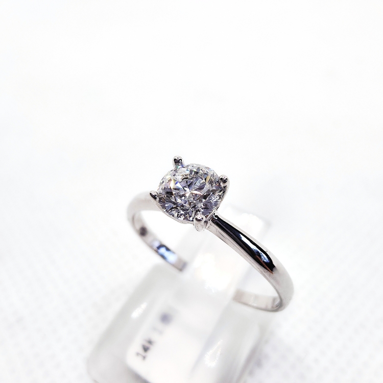 Pierścionek z diamentem naturalnym ok. 0,50 ct – detal oprawy diamentu – ABGOLD Baczyński