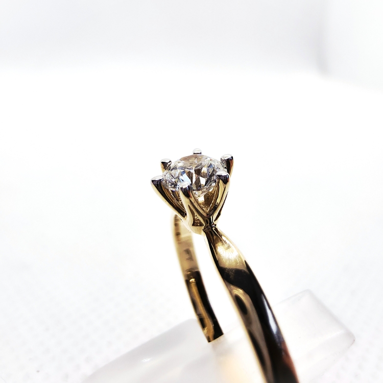 Pierścionek z diamentem naturalnym ok. 0,50 ct – detal koszyka oprawy – ABGOLD Baczyński